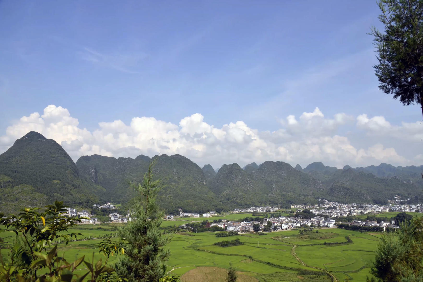 延时拍摄贵州万峰林视频的预览图