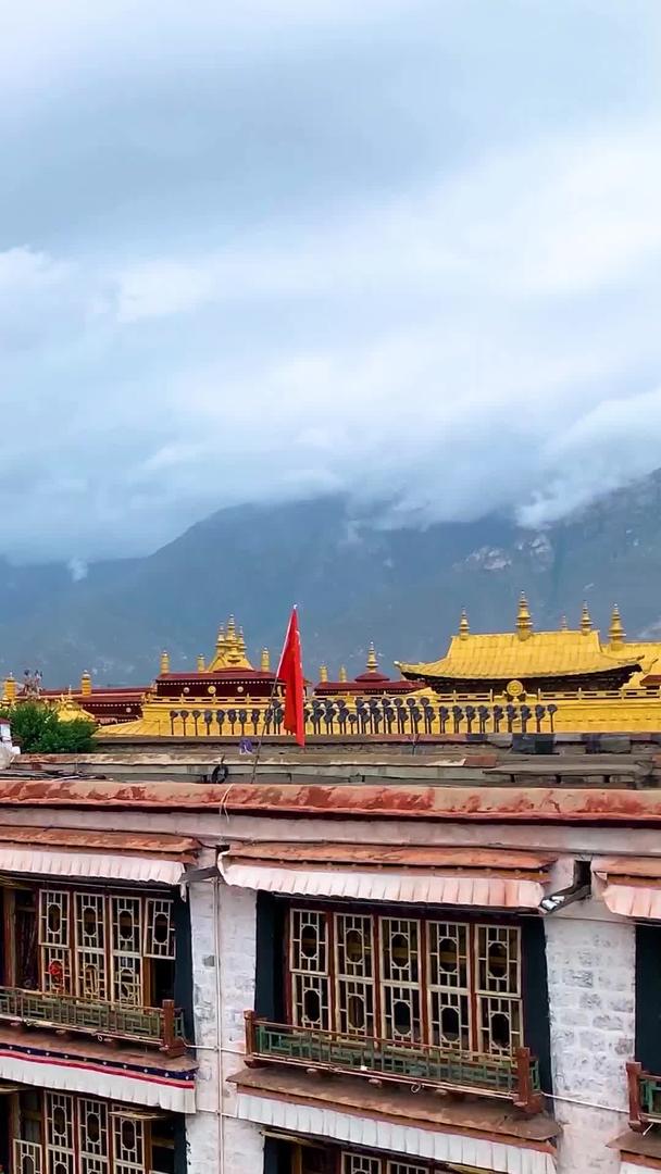 著名的西藏拉萨八廓街景延时视频视频的预览图
