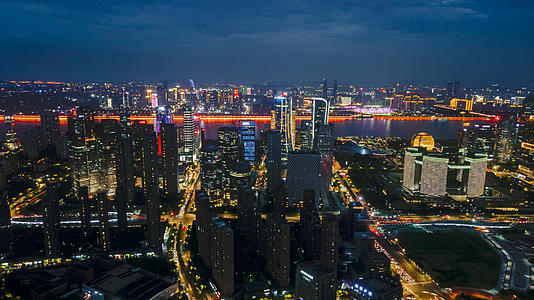 4K大气航拍杭州CBD傍晚夜景灯光全景天际线视频的预览图