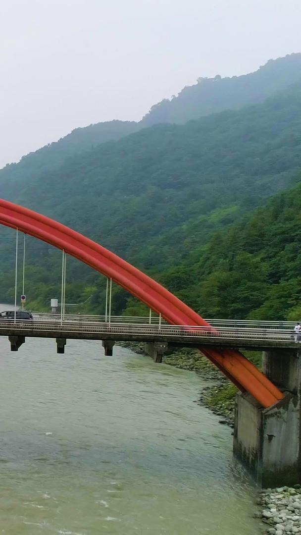 航拍是都江堰兖江大桥视频的预览图