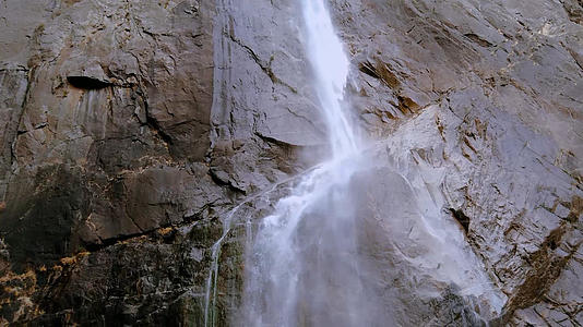 高山流水瀑布视频的预览图