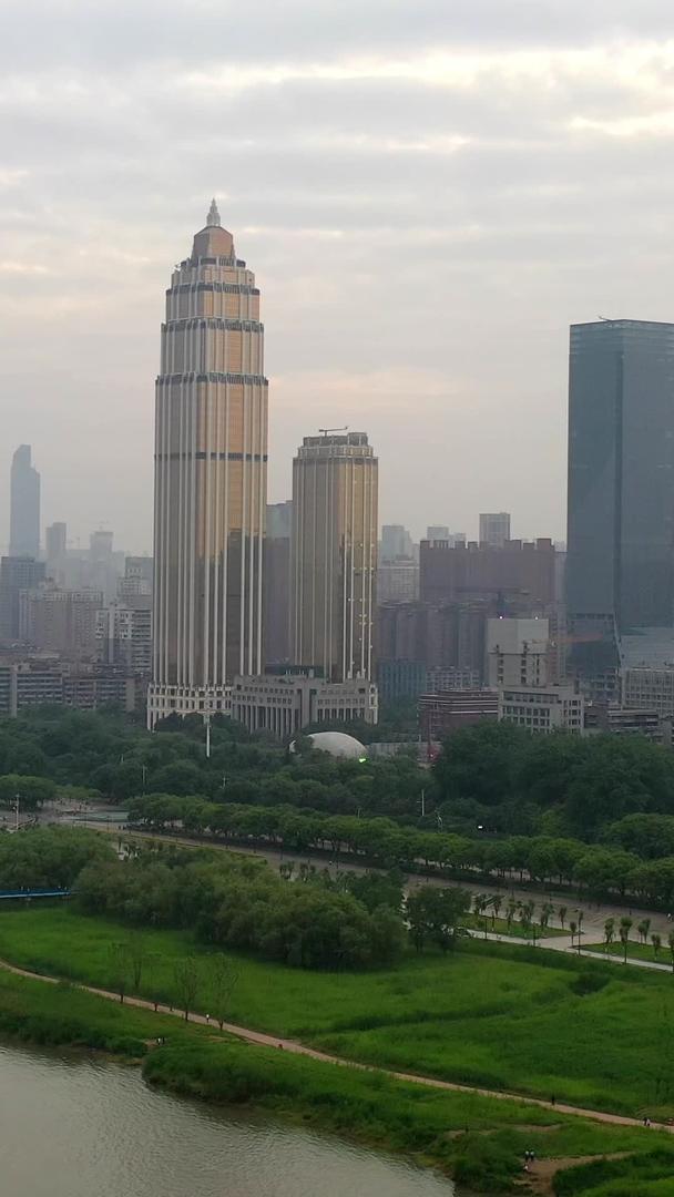 汉口江滩武汉城市风景高楼群视频的预览图