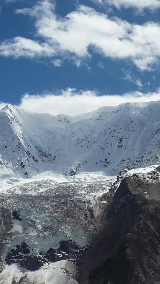 西藏林芝米堆冰川航拍视频视频的预览图
