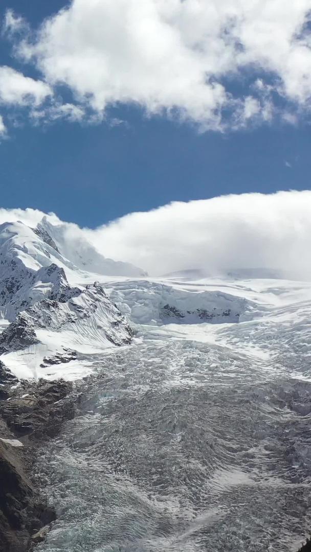 西藏林芝米堆冰川航拍视频视频的预览图