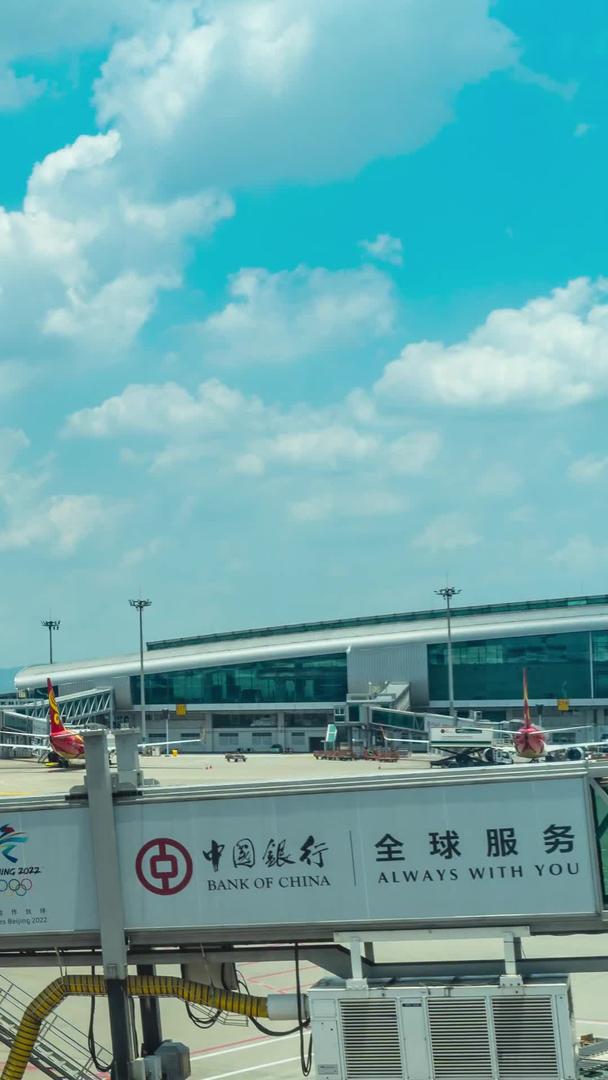 广州白云国际机场延时实拍视频视频的预览图