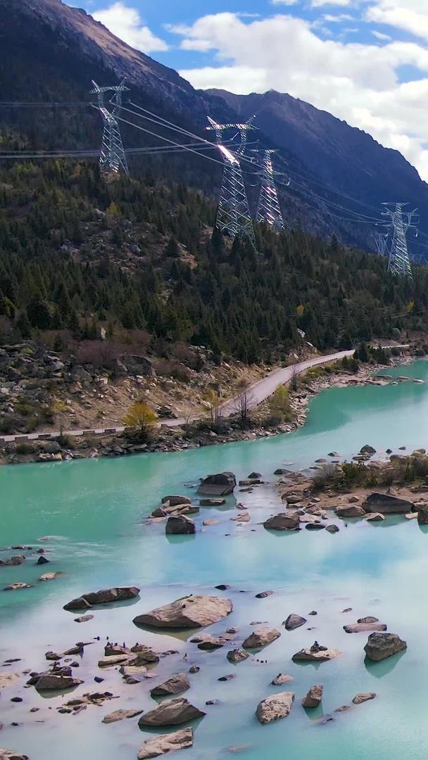 2-航拍中国壮丽的圣湖碧绿湖水视频的预览图