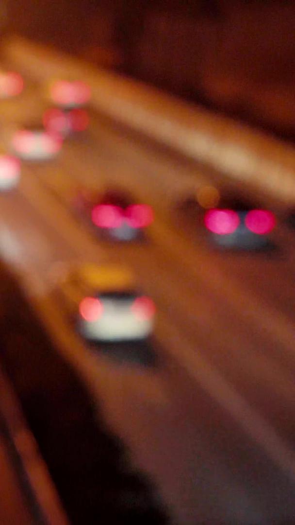 高速公路夜间车流实拍素材视频的预览图