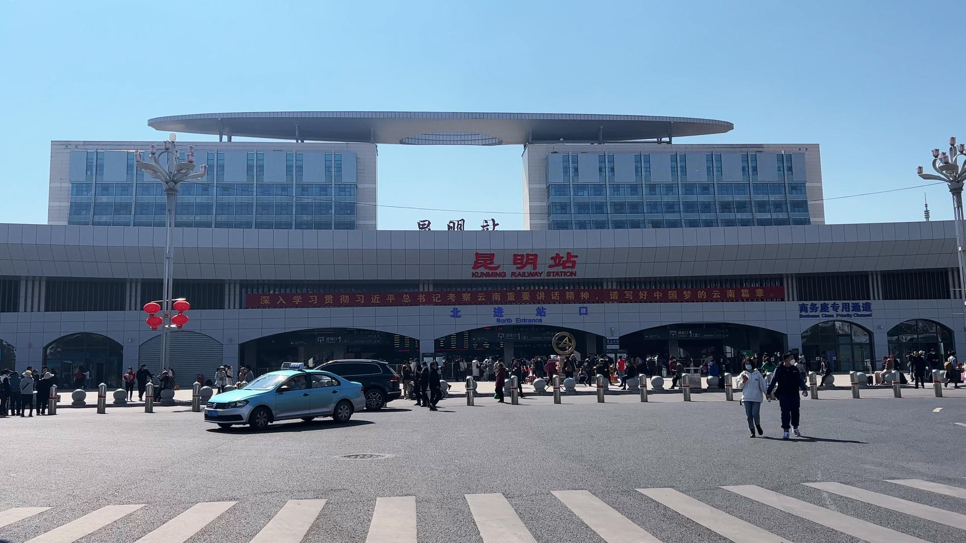 城市街景云南昆明火车站交通道路车流4k素材视频的预览图
