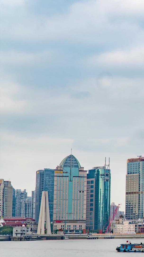 黄浦江白玉兰广场上海城市蓝天白云船交通延迟摄影视频的预览图