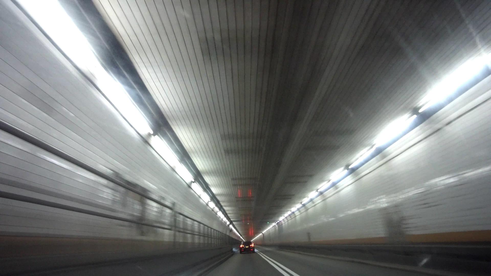 隧道行驶视频的预览图