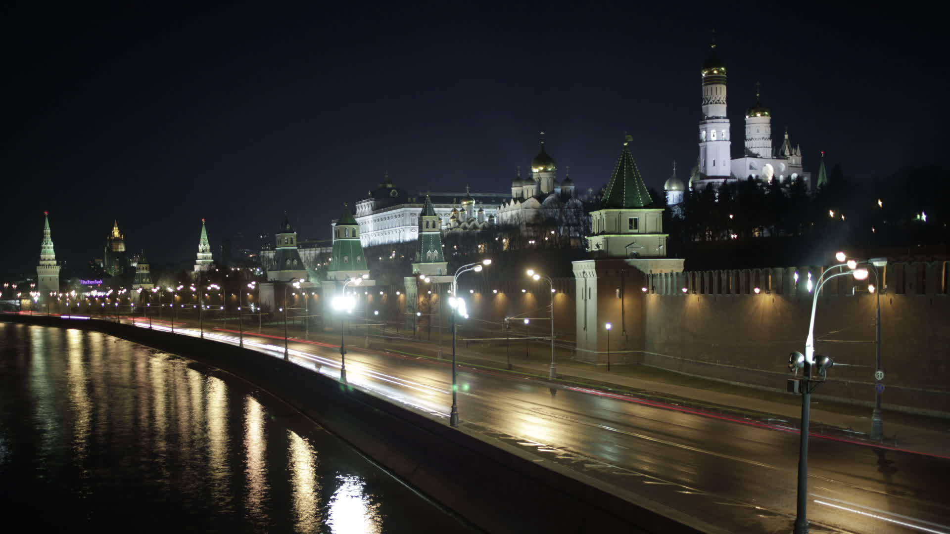 在莫斯科克林克伦林附近的夜晚时间随着模糊的运动而消失视频的预览图