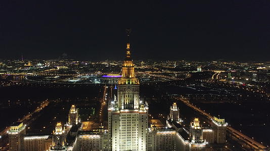 莫斯科州立大学的主州立大学的主校区和明亮的摩斯考天线在俄罗斯视频的预览图