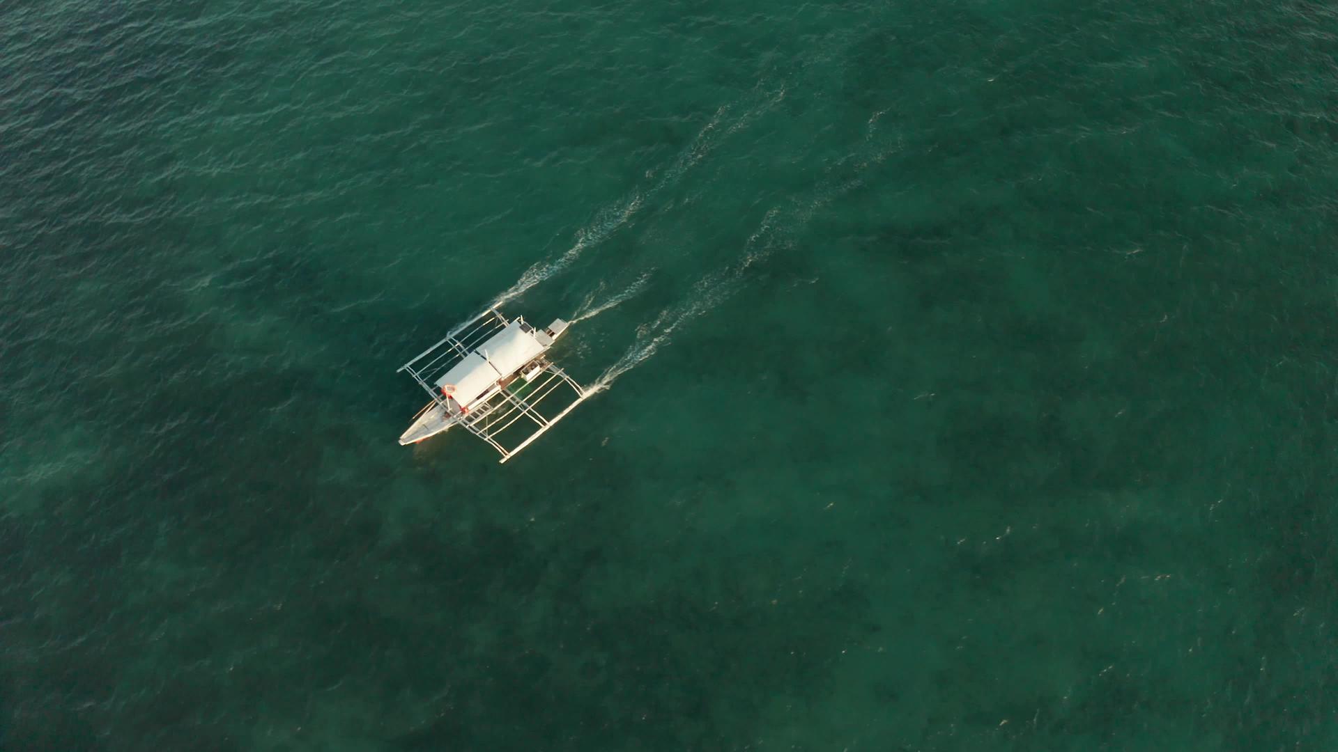 在水面的Philipppine机动船视频的预览图