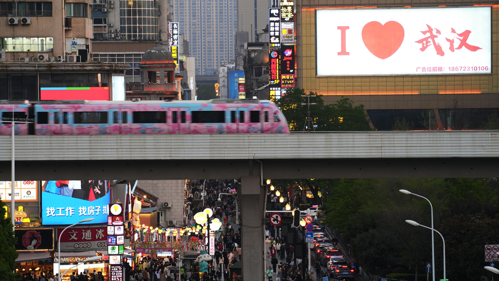 武汉春季樱花列车轨道交通人流街景4k素材视频的预览图