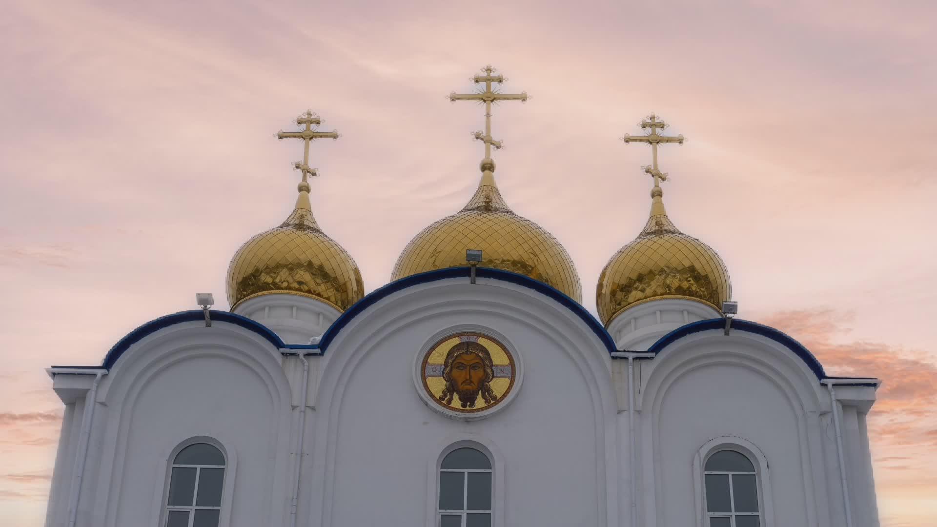 欣赏佩特罗波夫洛夫斯克坎查茨基寺的景象视频的预览图