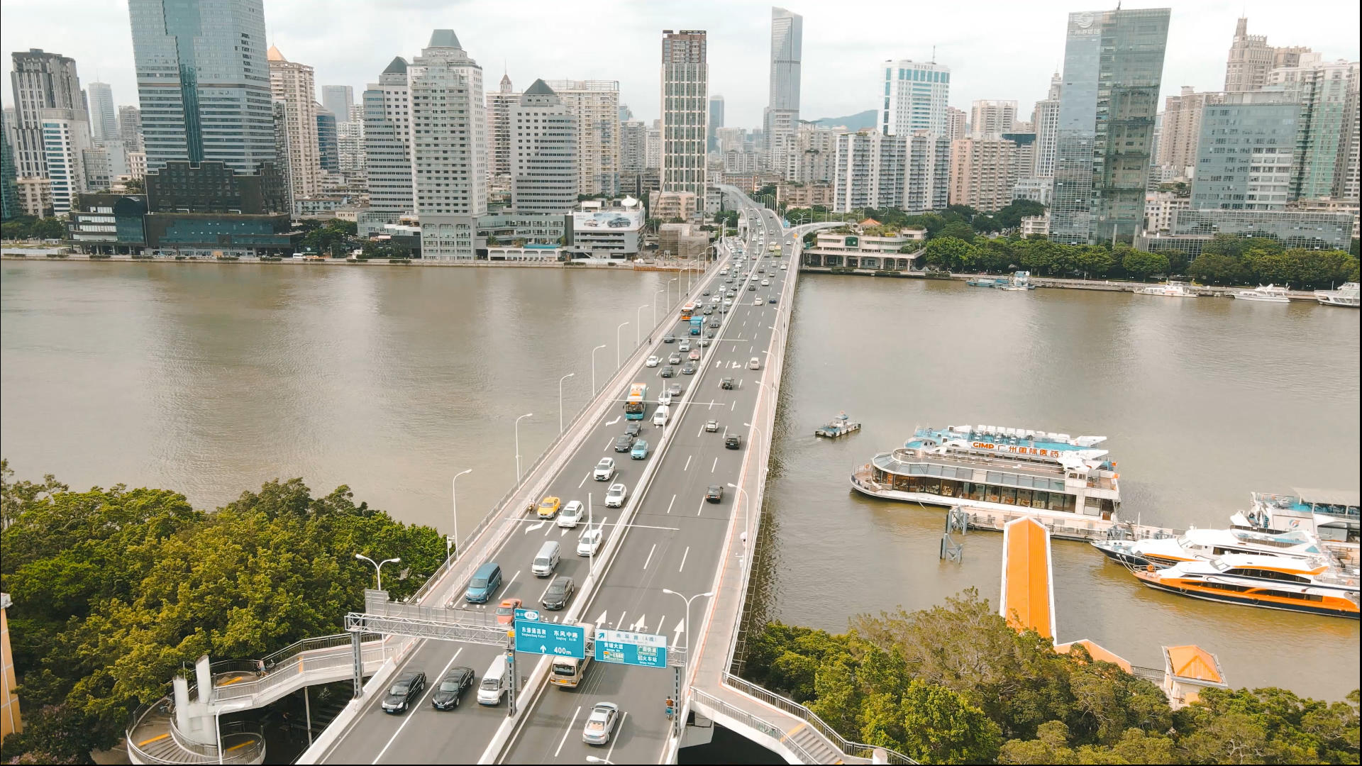 4k高清航拍广州江湾大桥城市交通建筑视频的预览图