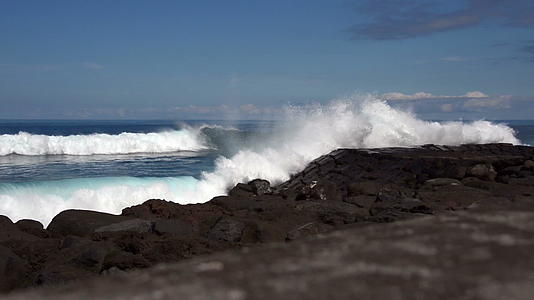 海洋中的波浪属于海洋Portugal的马吉拉Madeira视频的预览图
