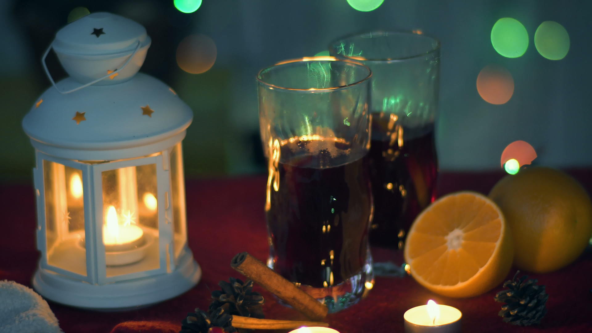 热葡萄酒和新年灯笼视频的预览图