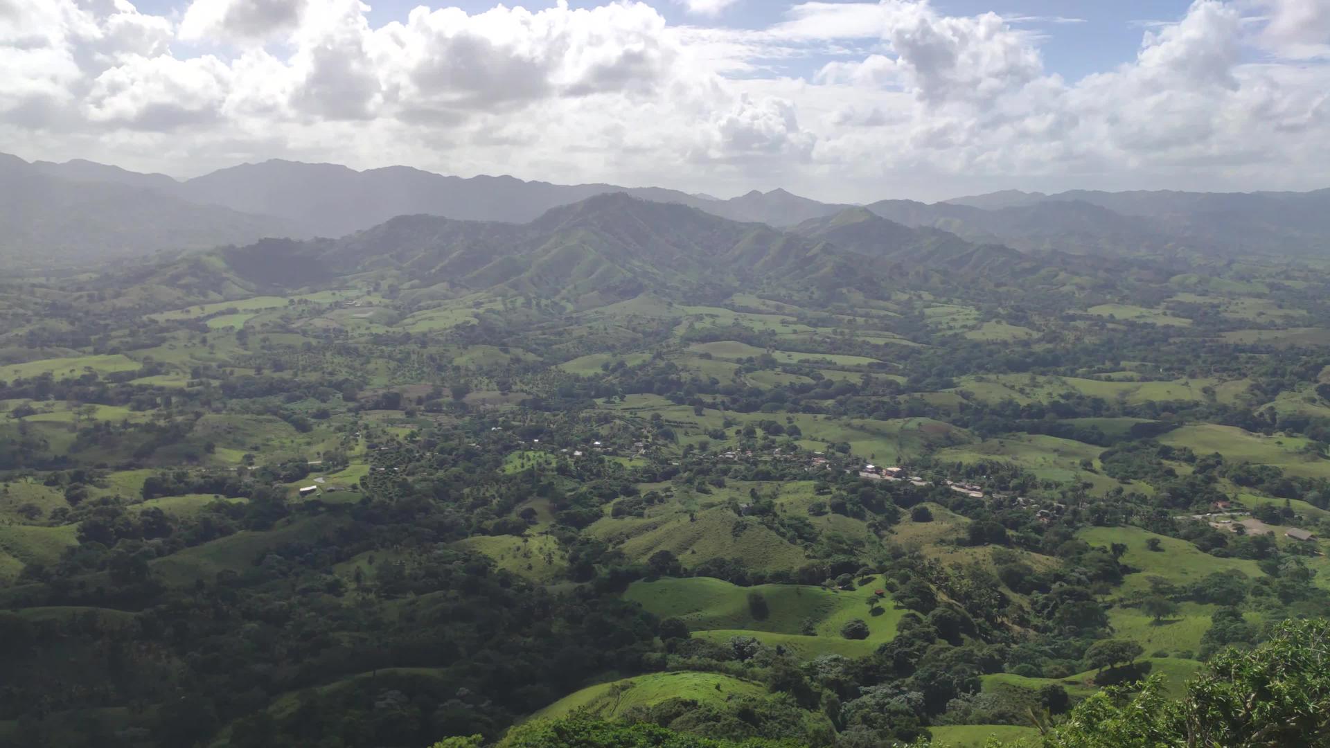 蒙塔纳红山多米尼卡共和国视频的预览图