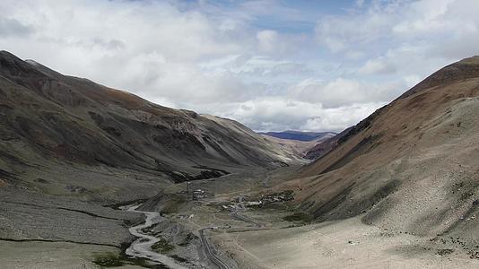 航拍喜马拉雅山脉自然风光视频的预览图