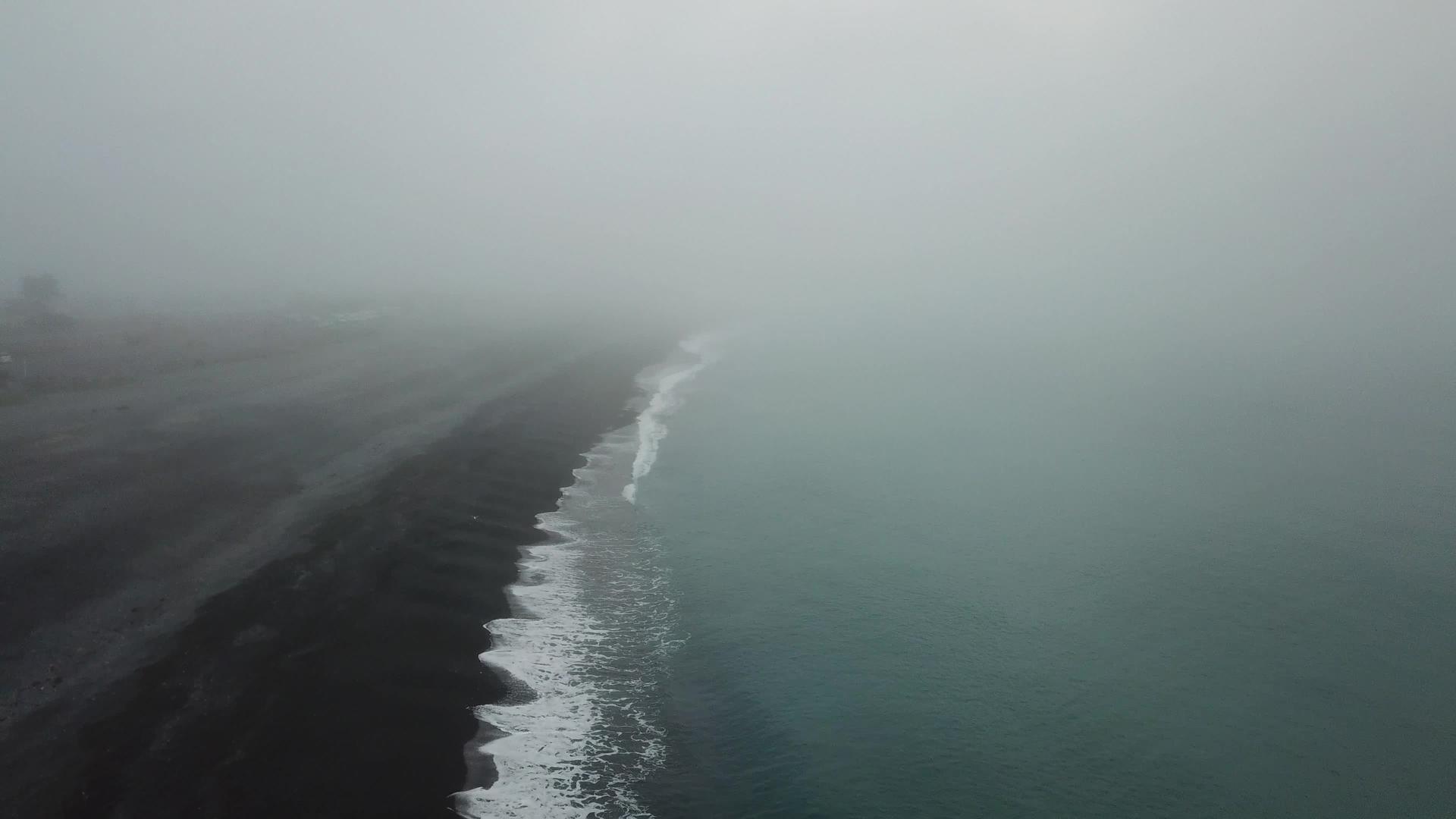 早上在Kaikoura观察沙观察海边的喷雾视频的预览图