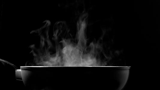 厨房锅上的蒸汽视频的预览图