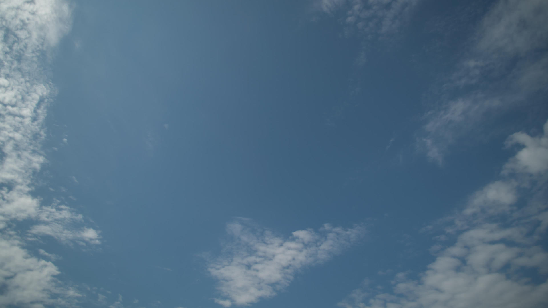 相机云密集移动阳光明媚的日子视频的预览图