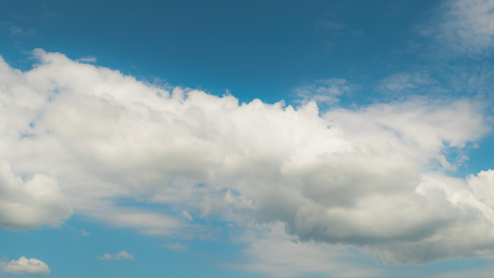夏天多云的天空时间视频的预览图