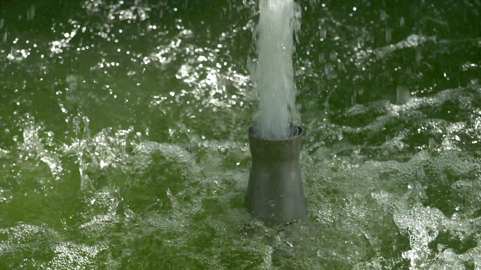 4公里水喷泉缓慢移动强力喷水机视频的预览图