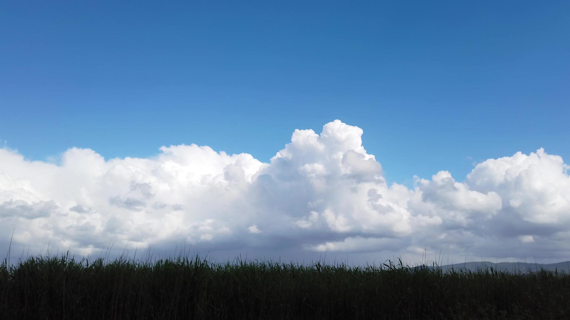 在云轴线上云层为零160英尺视频的预览图
