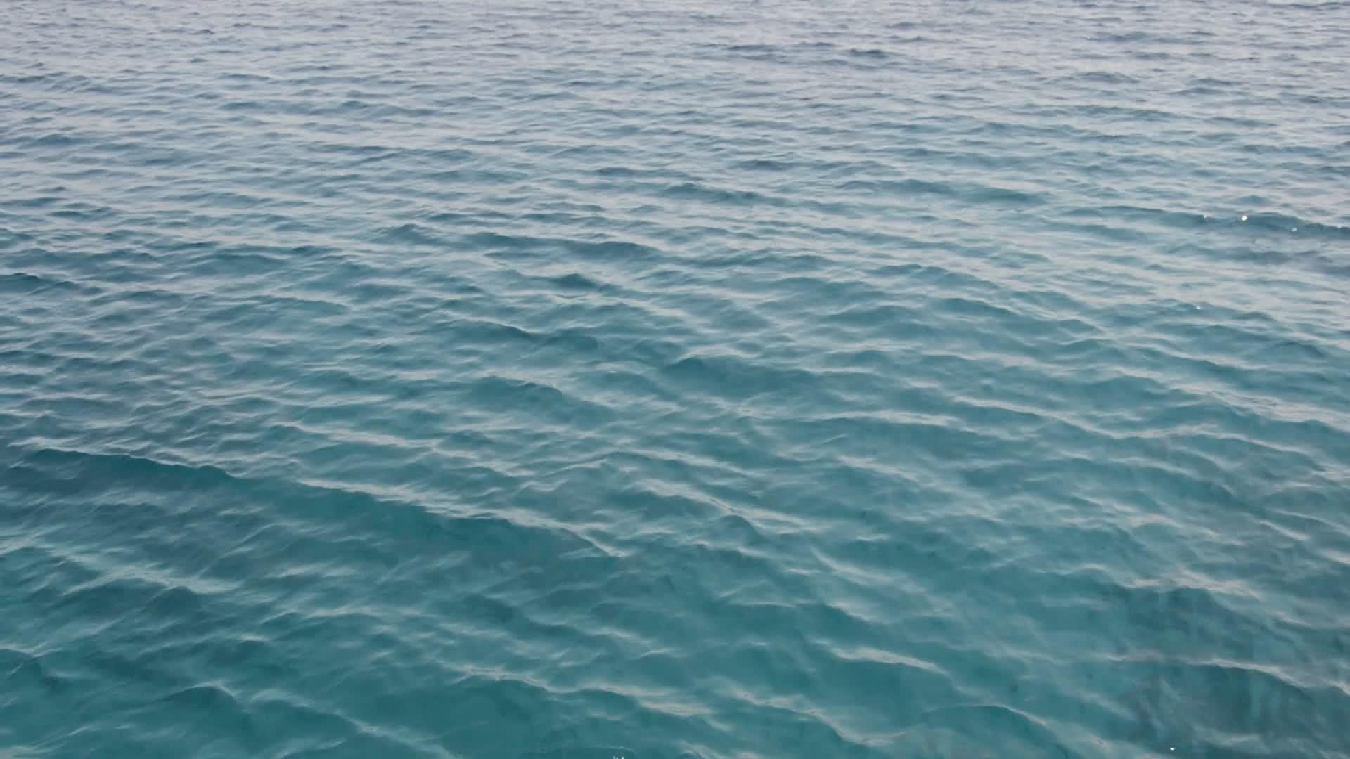 爱琴海绿蓝海水的形态视频的预览图