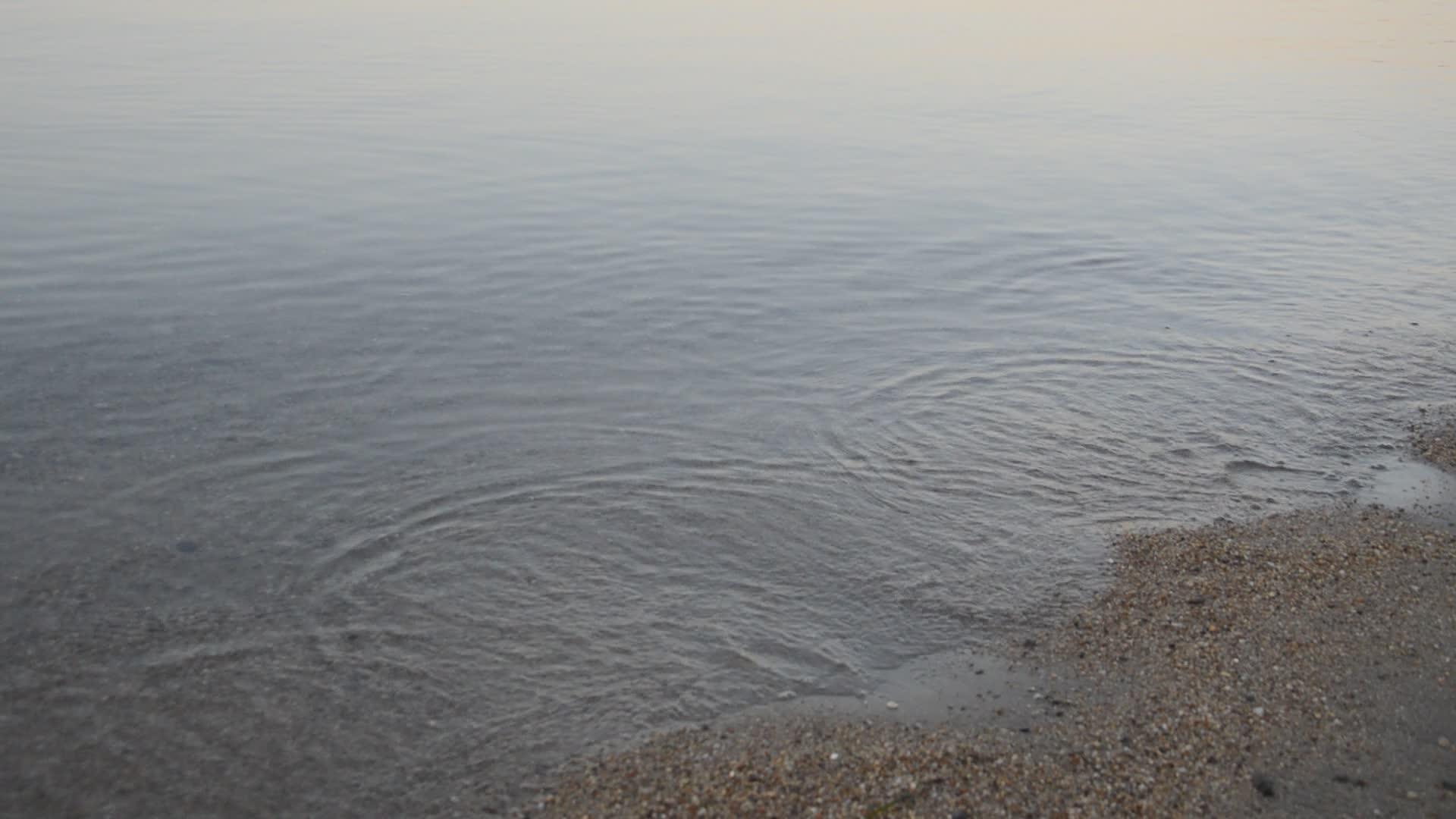 爱琴海绿蓝海水的形态视频的预览图