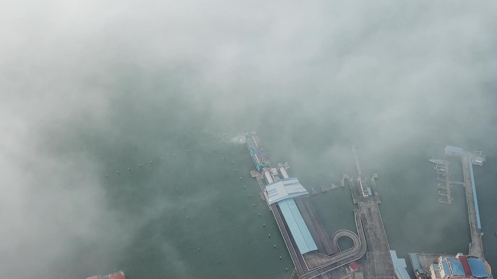 喷风渡轮码头视频的预览图