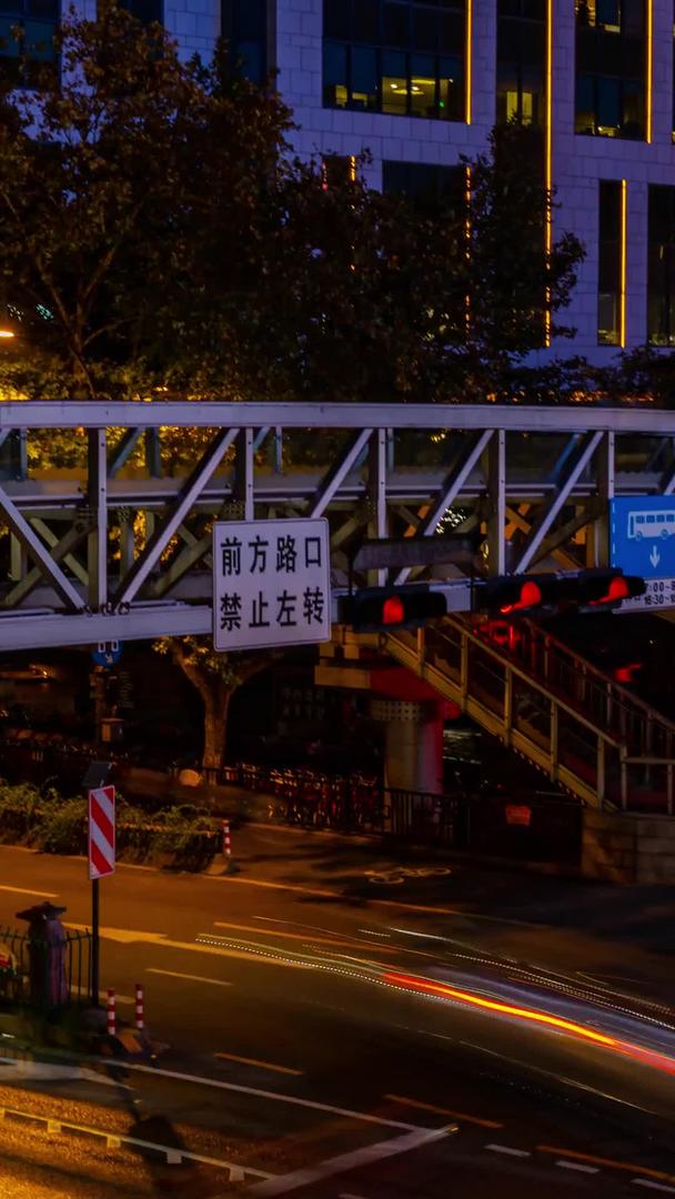 杭州西湖延安路天桥移动延时夜间车流视频的预览图