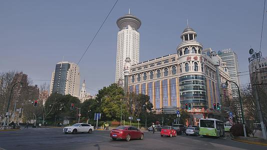 上海南京东路新世界车流4K视频的预览图