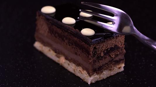巧克力杏仁蛋糕视频的预览图