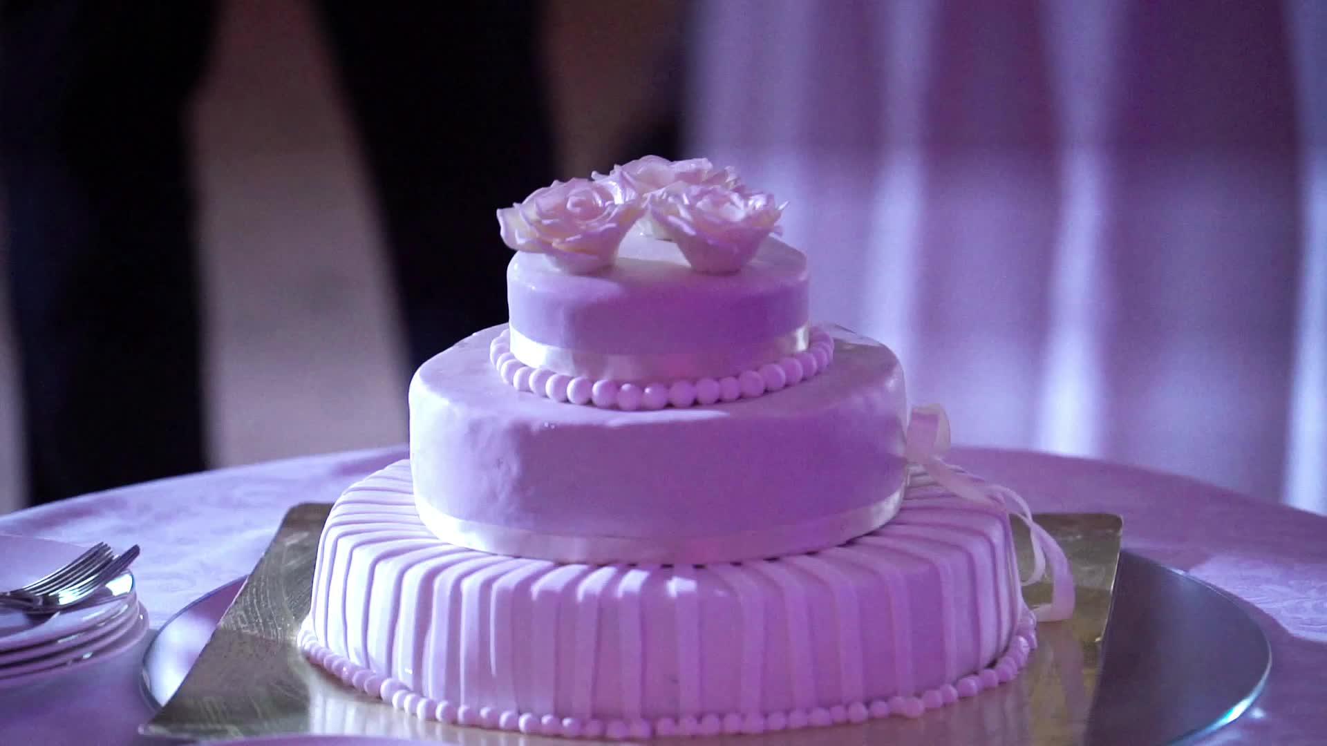 白庆祝蛋糕视频的预览图