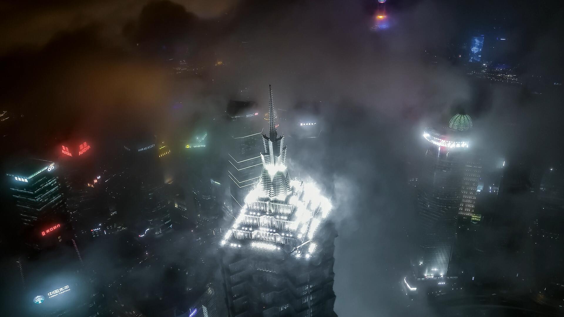 上海金茂大楼俯瞰陆家嘴视频的预览图