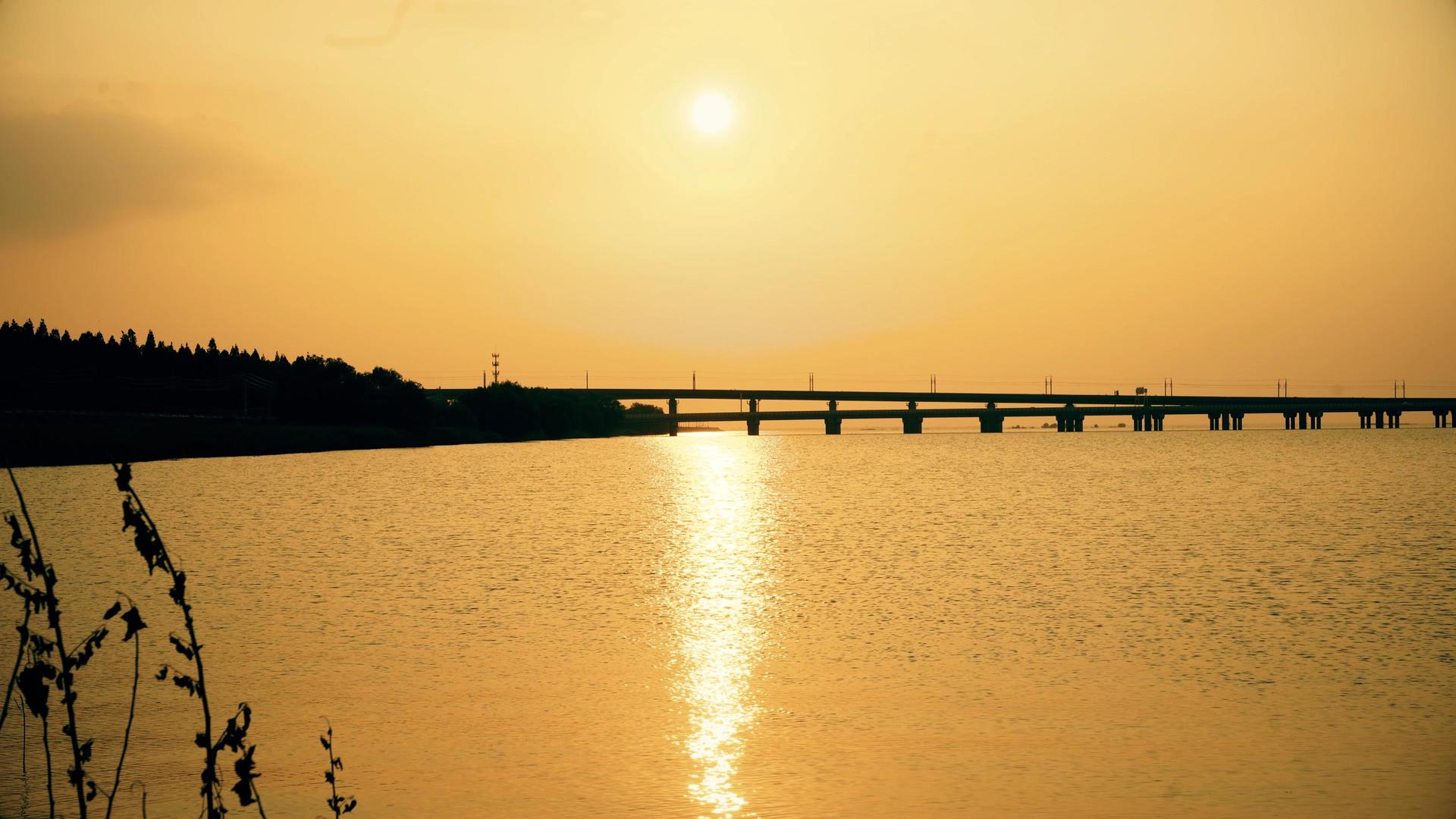 南京石臼湖唯美夕阳黄昏倒影视频的预览图