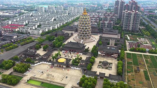 俯拍5A景点淹城宝林禅寺全景视频视频的预览图