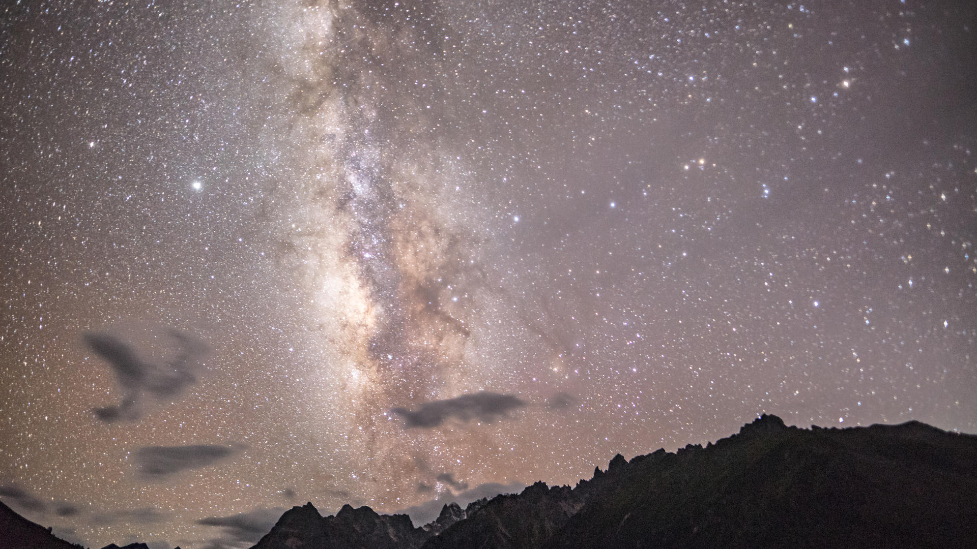 8k延时夜景银河星空视频的预览图