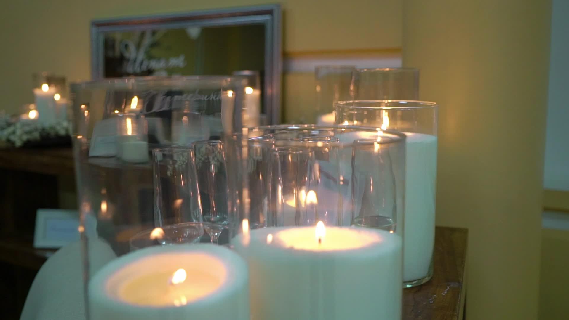 派对上的白蜡烛视频的预览图