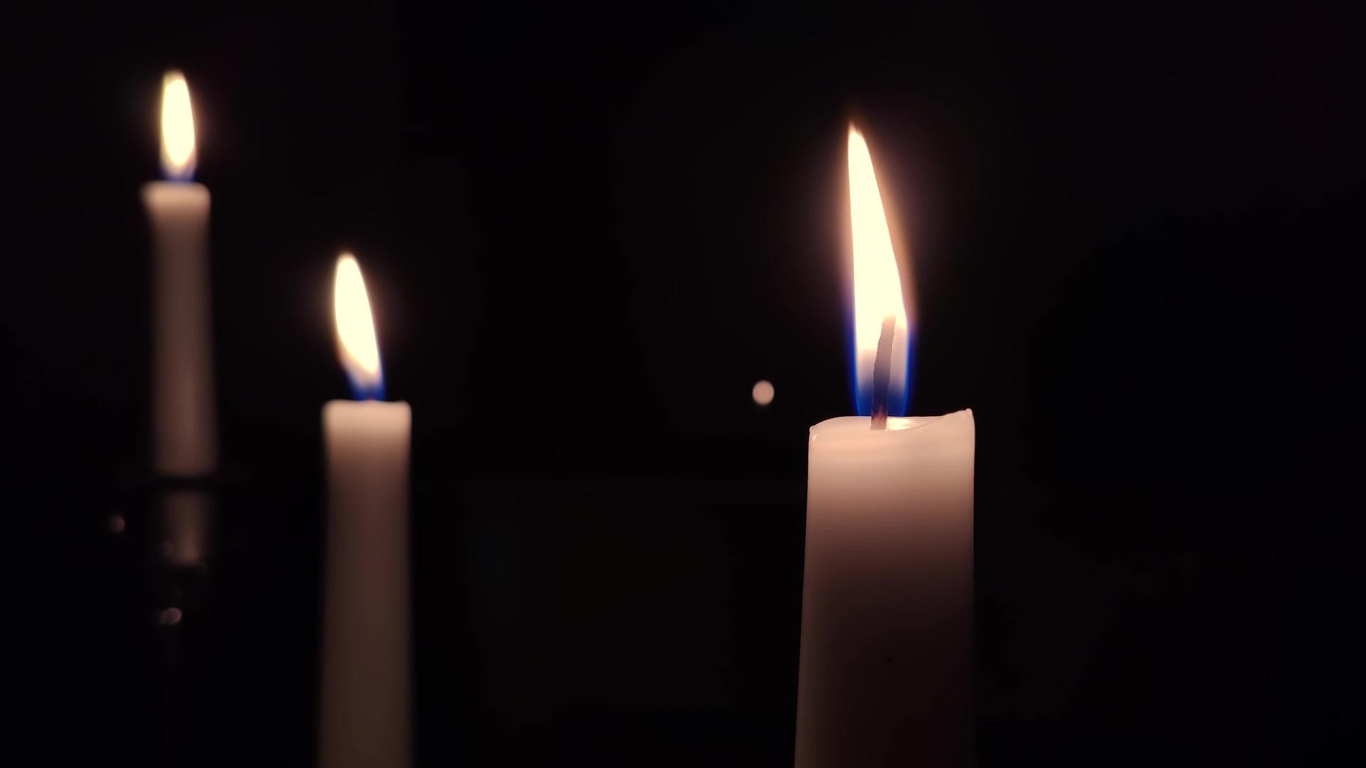 在黑暗2点燃蜡烛视频的预览图