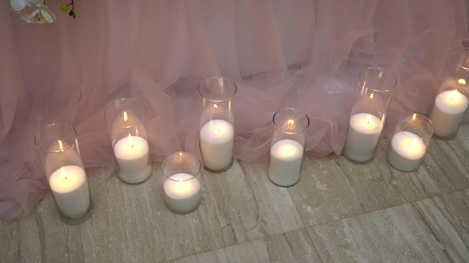 地板上的蜡烛是用来装饰假日的视频的预览图