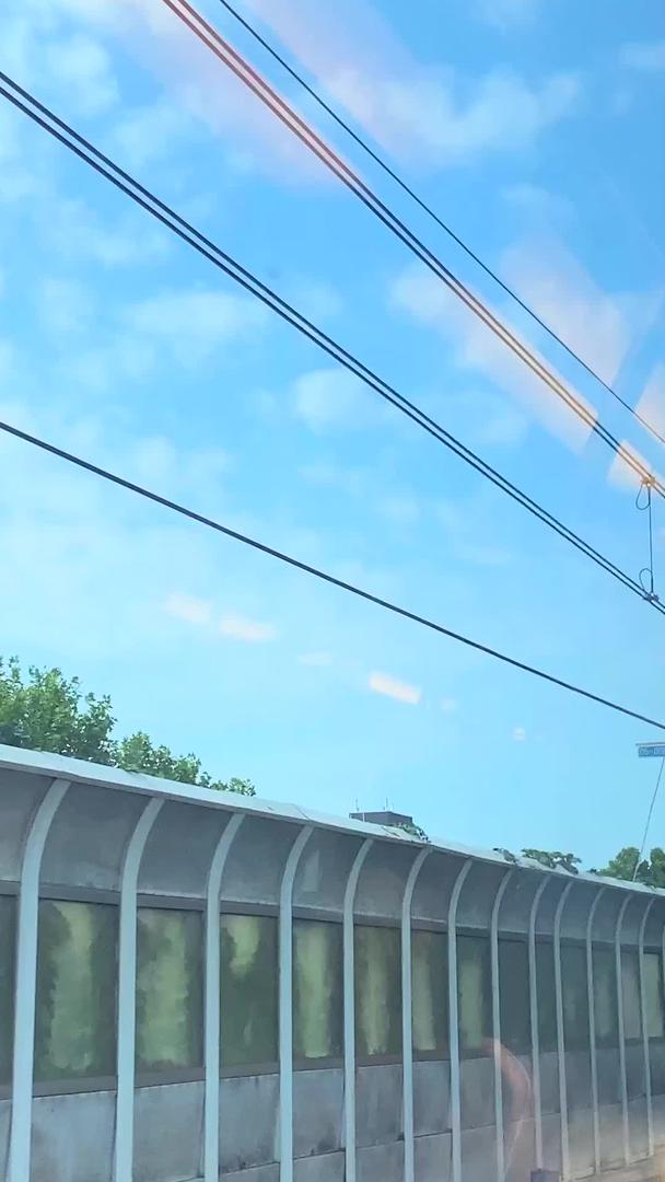 实拍地铁交通高峰期上下班高峰视频的预览图