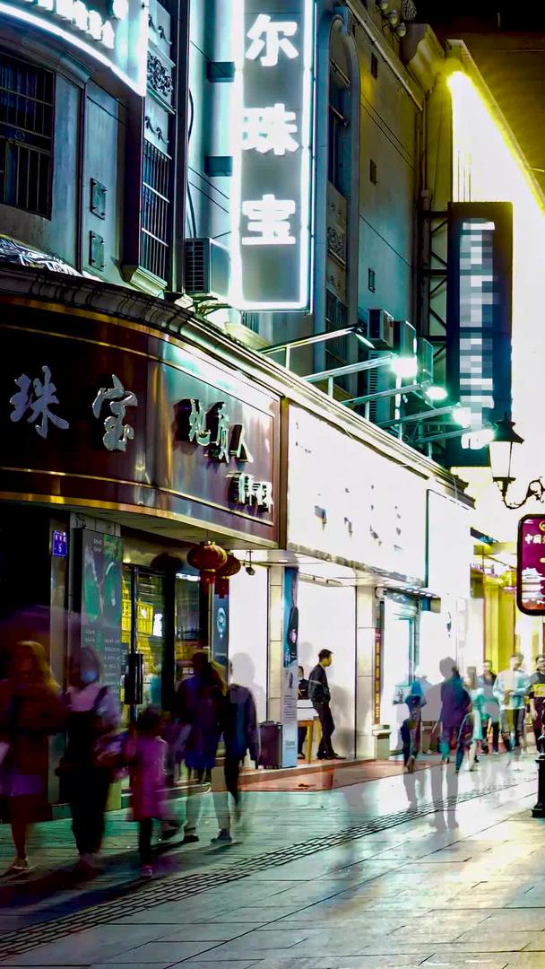 南昌胜利路步行街夜景延时摄影视频的预览图