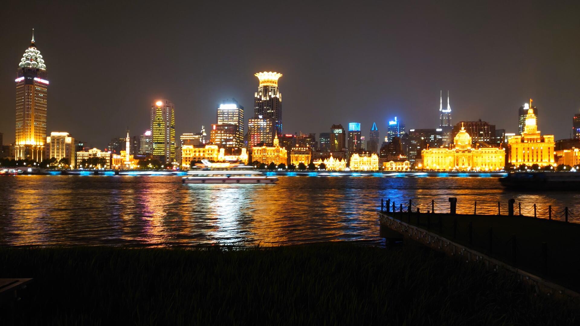上海黄浦江外滩万国建筑视频的预览图