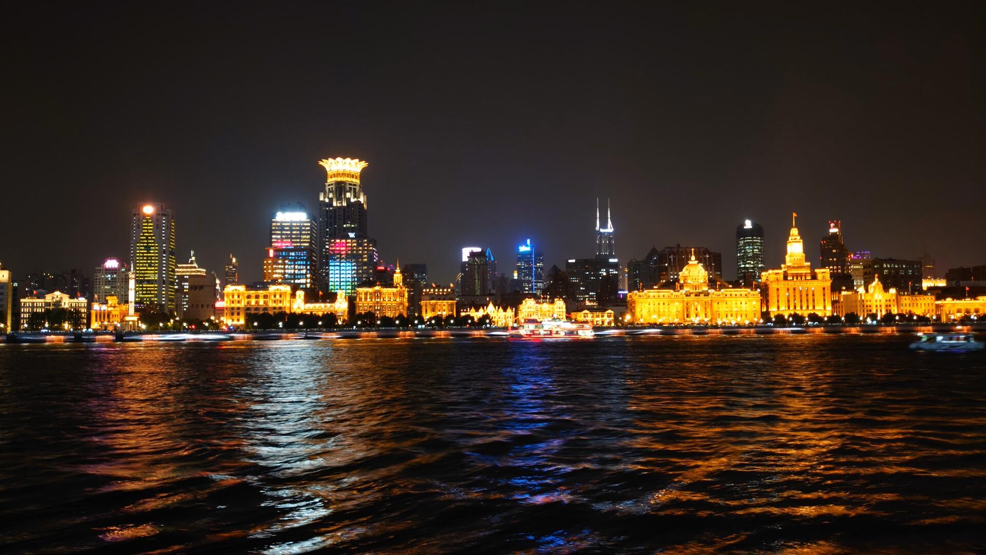 隔江拍摄上海外滩万国建筑视频的预览图
