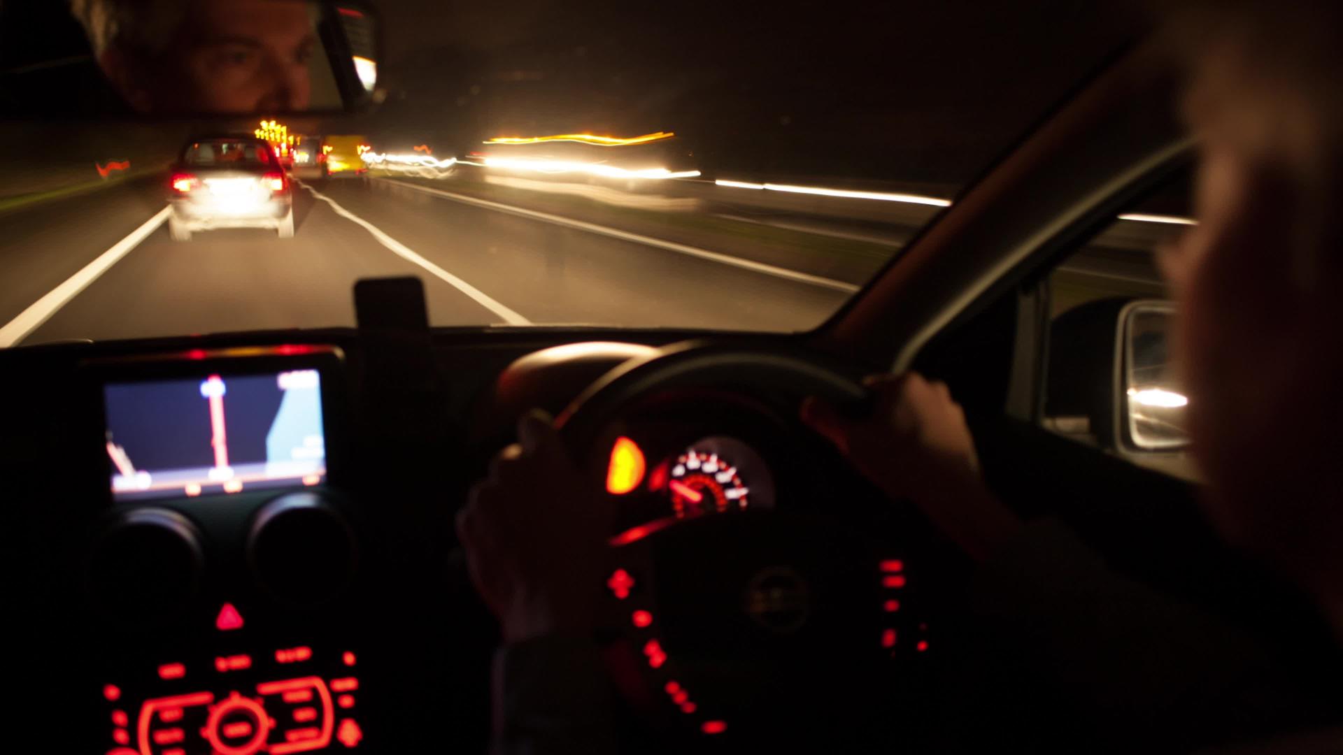 夜间驾驶时间折叠视频的预览图