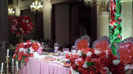 红花装饰派对视频的预览图